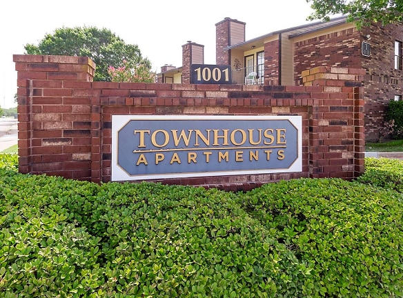 Townhouse Apartments - Ennis, TX