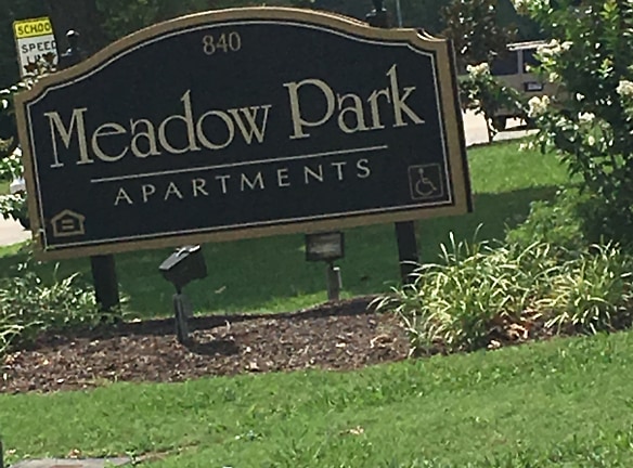 Meadow Park Apartments - Rogers, AR