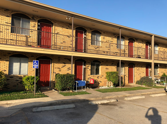 Bella Claire Apartments - San Antonio, TX