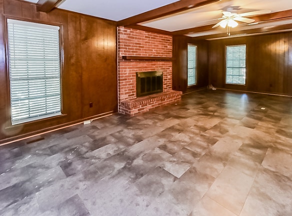 4 Fenchley Ct - Little Rock, AR