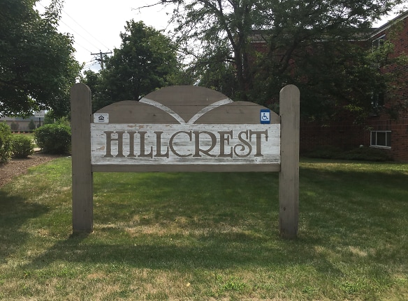 Hillcrest Apartments - Mc Henry, IL