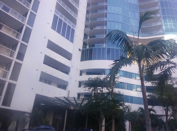 Las Olas River House Apartments - Fort Lauderdale, FL