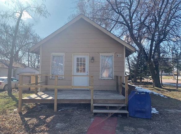 601 S Lawler St - Mitchell, SD