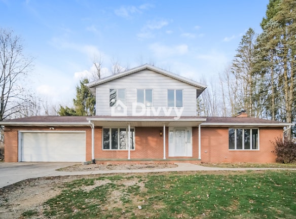 1347 Koons Rd - North Canton, OH