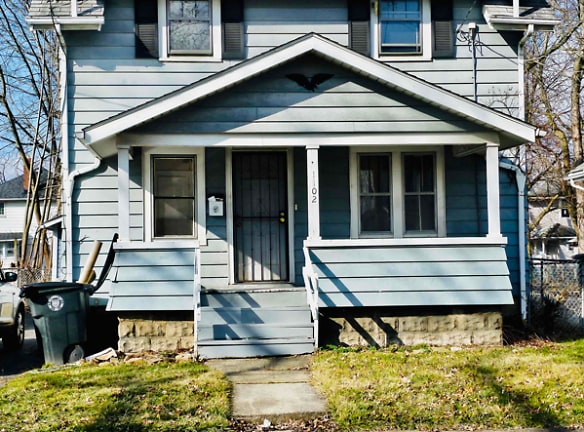1102 Neptune Ave - Akron, OH