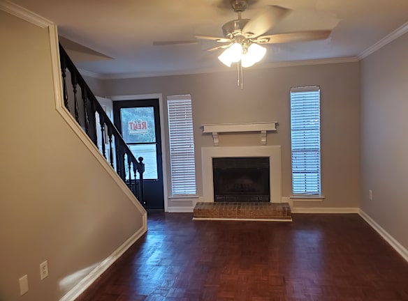 422 Longwood Ct unit F Baton Rouge LA 70806 Home For Rent