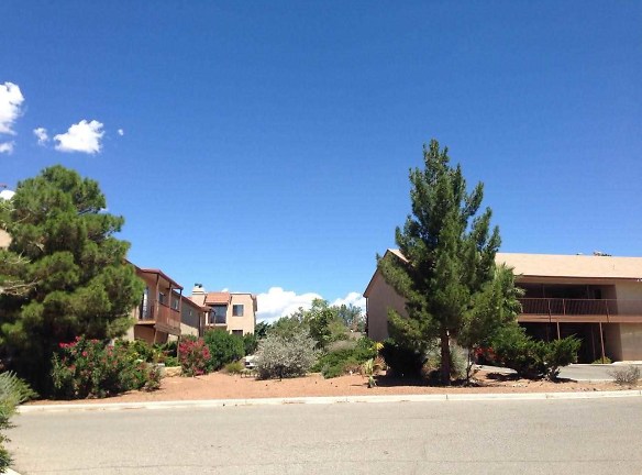 Desert Oasis Apartments - Las Cruces, NM