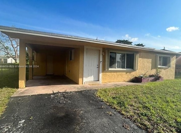 3190 NW 5th Ct #FRONT - Lauderhill, FL