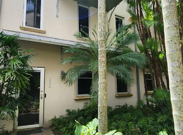 824 SW 4th Ave #4 - Fort Lauderdale, FL