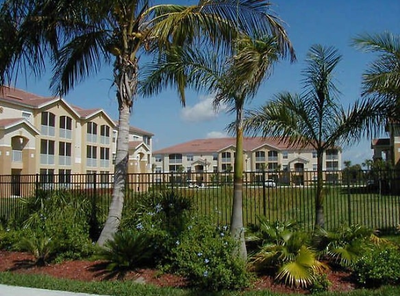 The Lakes At College Pointe Apartments - Fort Myers, FL