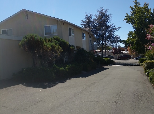 Jack London Townhouse Apartments - Santa Rosa, CA