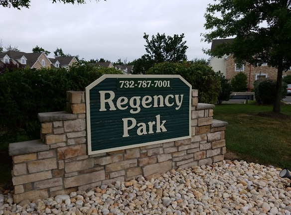 Regency Park Apartments - Middletown, NJ