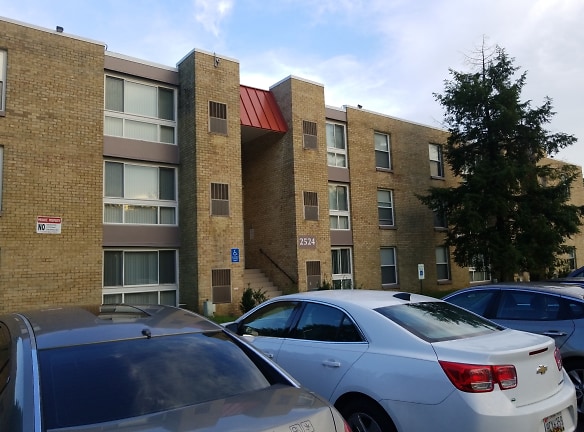 Arnold Gardens Apartments - Suitland, MD