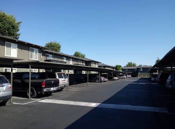 Sienna Court Apartments - Lodi, CA