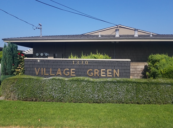 VILLAGE GREEN Apartments - Salinas, CA