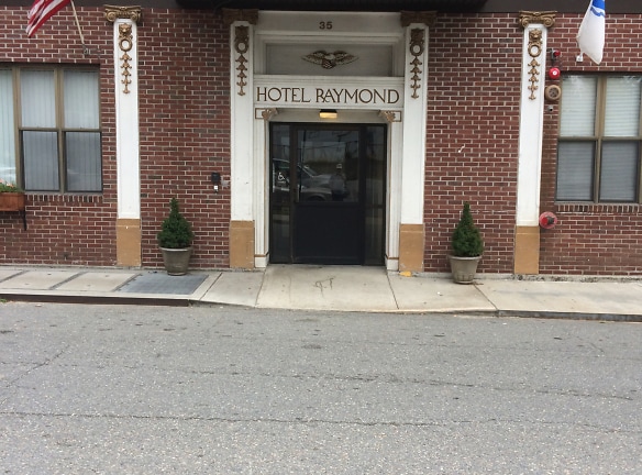 Hotel Raymond Apartments - Fitchburg, MA