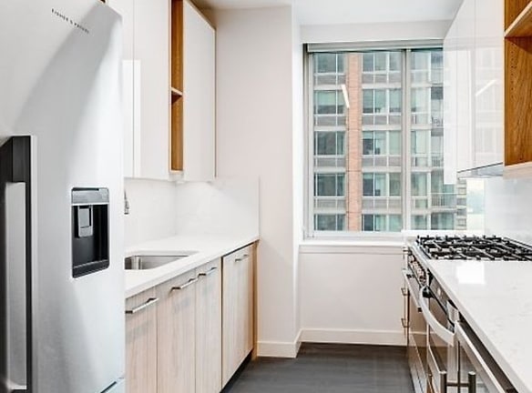100 West End Ave unit 33C - New York, NY