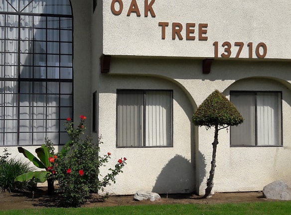 Oaktree Apartments - Hawthorne, CA