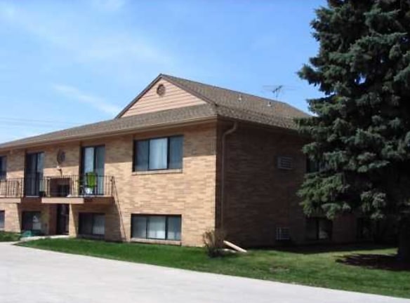 Country Club Apartments - Fargo, ND