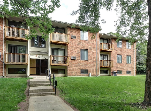 Rosewood Apartments - Round Lake, IL