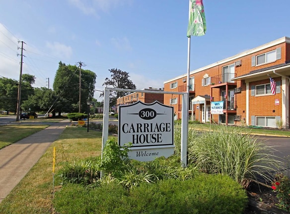 Carriage House Apartments - Elyria, OH