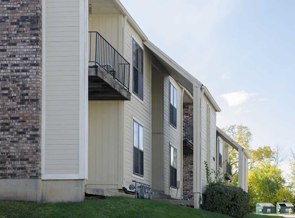 Douglas Place Apartments And Townhomes - Grandview, MO