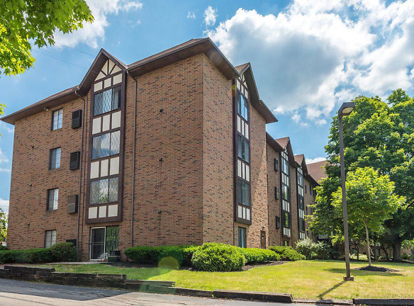 Emerick Manor Apartments - Warrensville Heights, OH