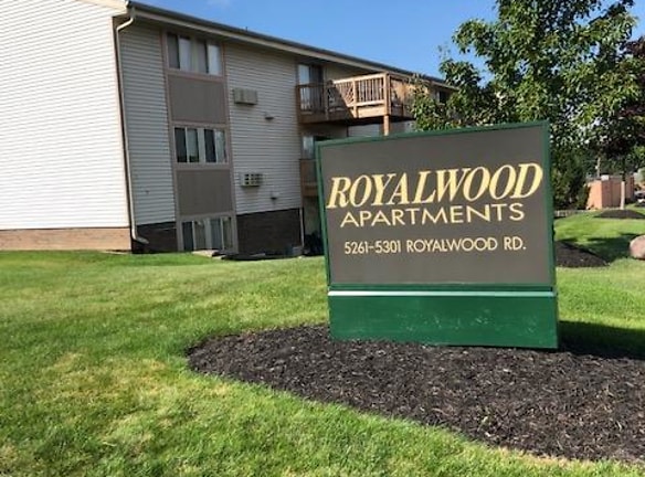Royalwood Apartments - North Royalton, OH