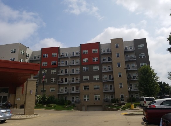Becher Terrace Apartments - Milwaukee, WI