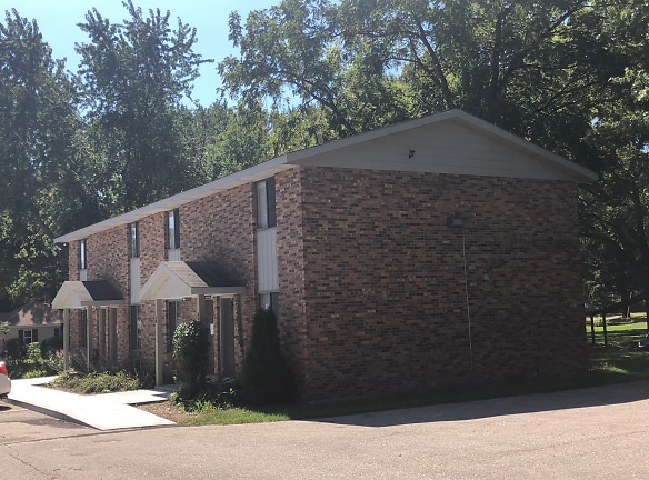 Pine Forest Townhouses Apartments - Holland, MI