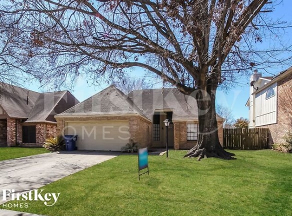13907 Beckwith Dr - Houston, TX