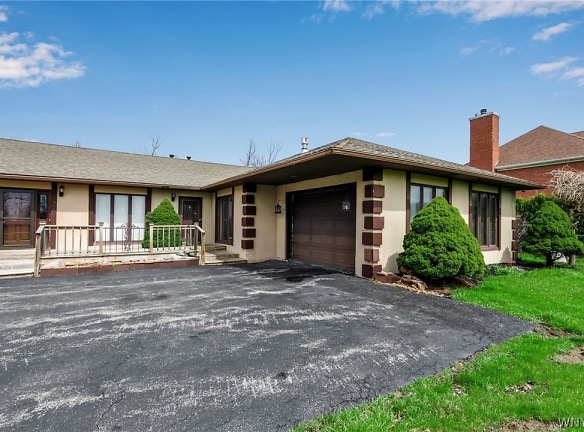 9400 Wehrle Dr - Clarence, NY