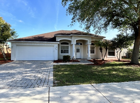 4088 Rolling Hill Dr - Titusville, FL