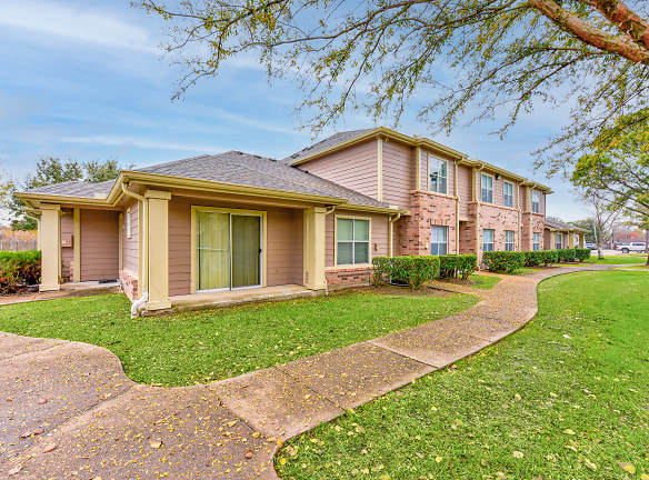 Highland Meadow Village Apartments - Houston, TX