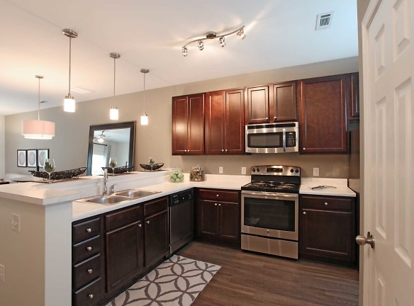 Loch Raven Pointe Apartments And Townhomes - Raleigh, NC