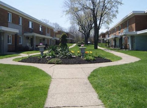 Cedarwood Apartments - Willoughby, OH