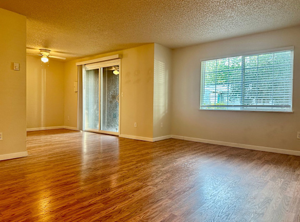 4702 SW Luradel St unit 3 - Portland, OR