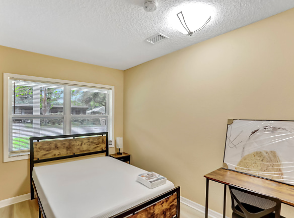 Room For Rent - Mount Dora, FL