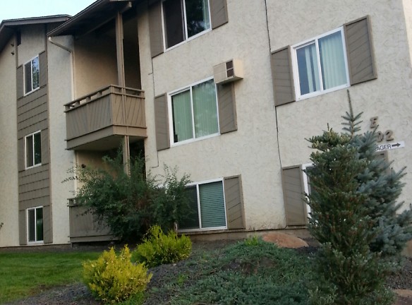 Whispering Pines Apartments - Spokane, WA