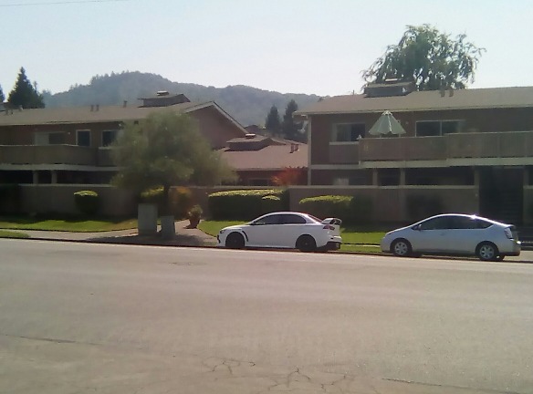Country Club Apartments - Santa Rosa, CA
