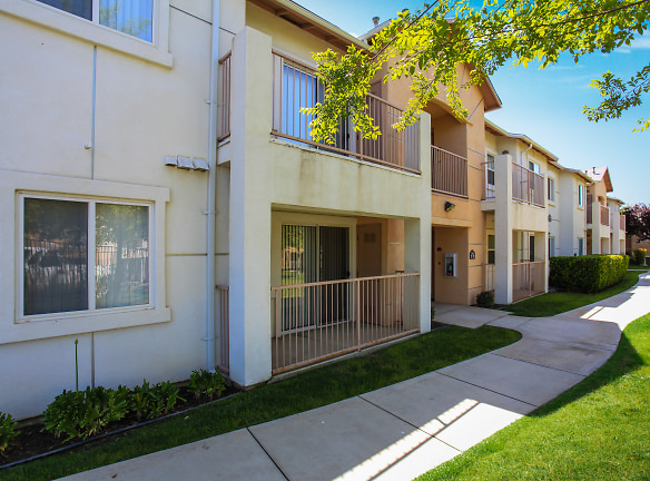 Belcourt Apartments - Bakersfield, CA