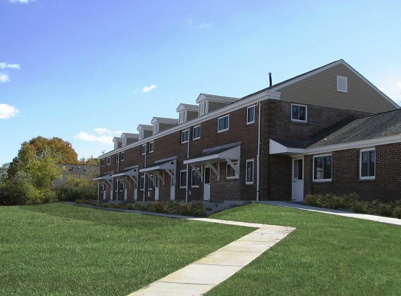 Country Village Apartments - Waterbury, CT