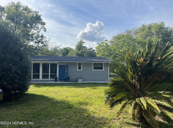 102 Clay St - Green Cove Springs, FL