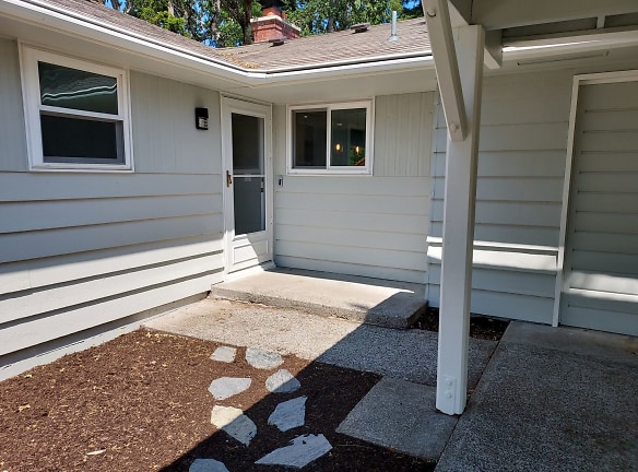 8811 Forest Ave SW - Lakewood, WA