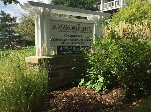 Manor Pointe In Oak Creek Apartments - Oak Creek, WI