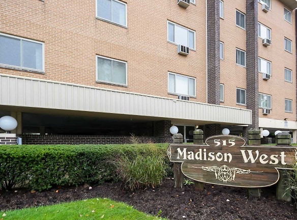Madison West Apartments - Waukegan, IL