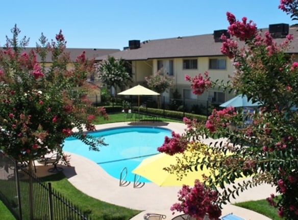 Hacienda Garden Apartment Homes - Rancho Cordova, CA