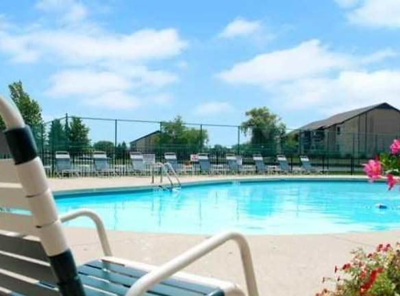 Stone Pointe Village Apartments - Fort Wayne, IN