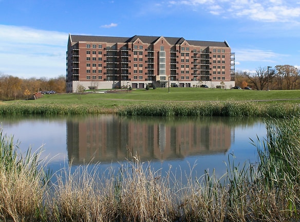 301 Riverwalk Place Apartments - Buffalo Grove, IL