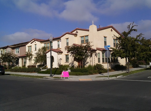 Azahar Place Apartments - Ventura, CA